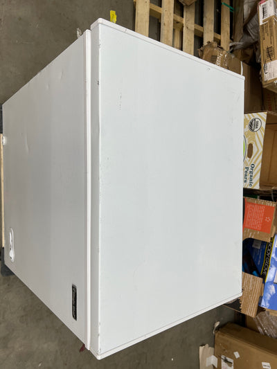 Magic Chef 5.0 cu. ft. Chest Freezer in White!! NEW OUT OF BOX, SCRATCHED AND DENTED FROM SHIPPING(PHOTOS SHOWN)!!
