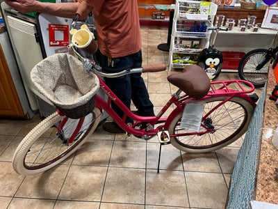 Kent Bicycles 26 In. Innsbruck Women's Cruiser Bike, Watermelon- NEW AND ASSEMBLED!!! (Rear wheel needs a spoke adjustment but doesn’t affect the ride ability of the bike)