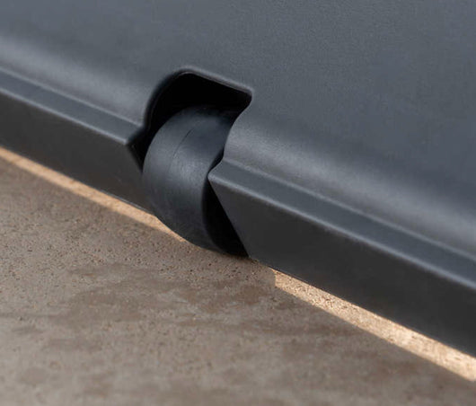 SunVilla Barrack Umbrella Base, Black!!

-Brand new out of the box but is missing the tension screw to tighten the umbrella to the base photos shown