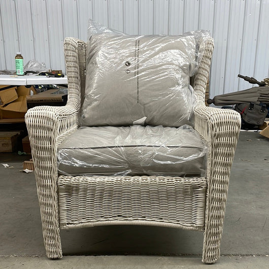 Hampton Bay Park Meadows Off-White Wicker Outdoor Patio Lounge Chair with Sunbrella Denim Blue Cushions**New in Box**
