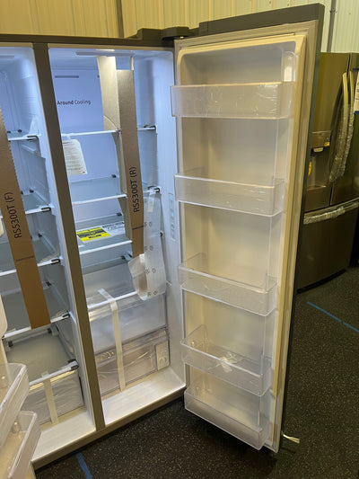 Samsung 27.4 cu. ft. Large Capacity Side by Side Refrigerator!! BRAND NEW!!