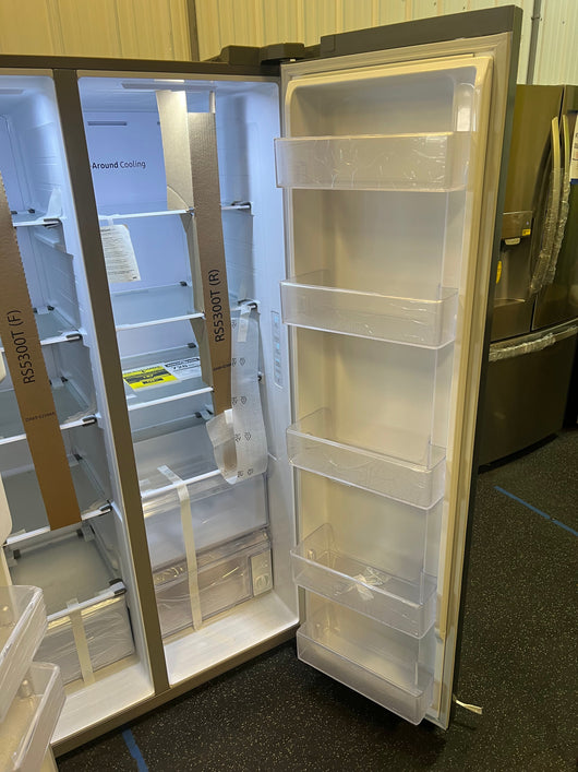 Samsung 27.4 cu. ft. Large Capacity Side by Side Refrigerator!! BRAND NEW!!