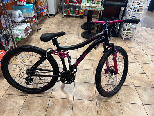 Kent Genesis 26 In. Maeve Women's Mountain Bike, Black and Pink- NEW AND ASSEMBLED!!!! (Minor scratches from shipping)