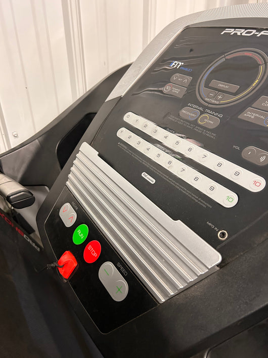Pro-Form Sport 6.0 Treadmill with 20" x 60" Tread Belt, 0 - 10 Percent Digital Quick Incline Control, 20 Workout Apps and EKG Heart Rate Monitor! - (USED)  -Used but is very clean, tested and works great, photos shown