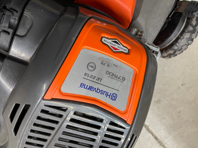 Husqvarna LC 221A ALL WHEEL DRIVE MOWER with Briggs 675EXI engine - used - great condition !