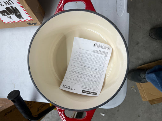 Tramontina Enameled Cast Iron 6.5 Quart Round Dutch Oven, Red!! NEW OUT OF BOX, MINOR CHIPS FROM SHIPPING!!