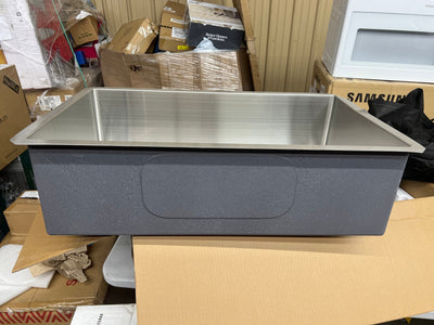 DELTA FAUCET Delta Lenta 32-inch Undermount 16 Gauge Stainless Steel Single Bowl Kitchen Sink with Accessories, Satin!! NEW IN BOX, MINOR BENT CORNER(PHOTOS SHOWN)!!