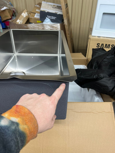 DELTA FAUCET Delta Lenta 32-inch Undermount 16 Gauge Stainless Steel Single Bowl Kitchen Sink with Accessories, Satin!! NEW IN BOX, MINOR BENT CORNER(PHOTOS SHOWN)!!