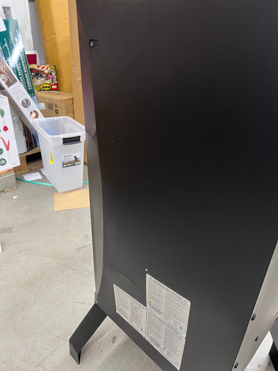 Masterbuilt Analog Electric Smoker, Black!! NEW AND ASSEMBLED, DENTED FROM SHIPPING BUT WILL STILL WORK FINE(PHOTOS SHOWN)!!
