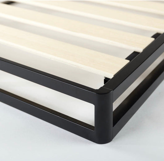 ZINUS Metal Box Spring with Wood Slats /4 Inch Mattress Foundation / Sturdy Steel Structure / Easy Assembly, King- NEW IN BOX!!!