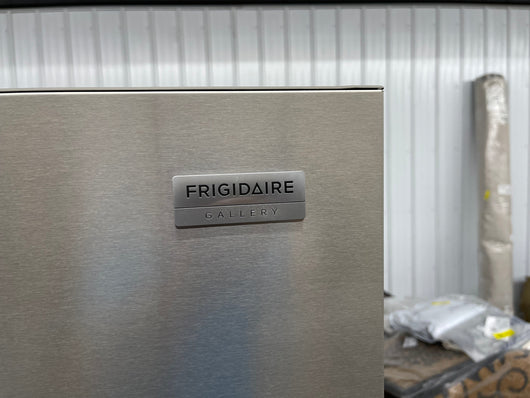 Frigidaire  Gallery 27.8-cu ft French Door Refrigerator with Dual Ice Maker (Smudge-proof Stainless Steel) ENERGY STAR/ new / scratch and dent unit -