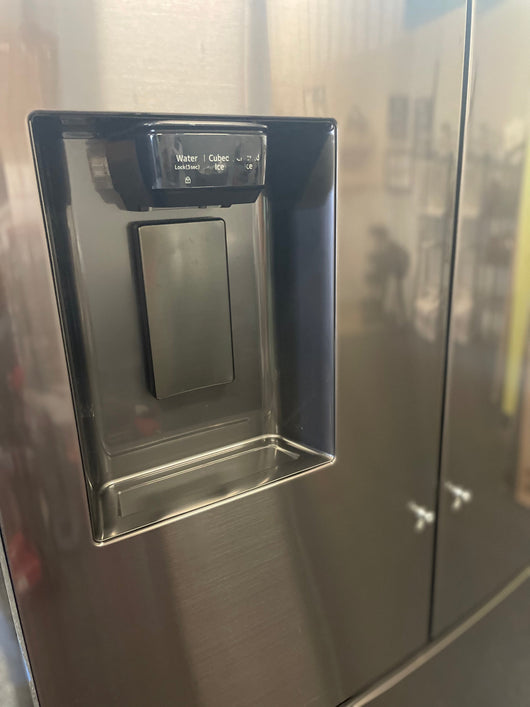 Samsung 28 cu. ft. 3-Door French Door Refrigerator with CoolSelect Pantry!

-Brand new out of the box - Still wrapped in Factory Plastics - (LIGHTLY INDENTED FROM SHIPPING - FRONT LEFT DOOR & FREEZER DOOR ARE INDENTED - PHOTOS SHOWN)
