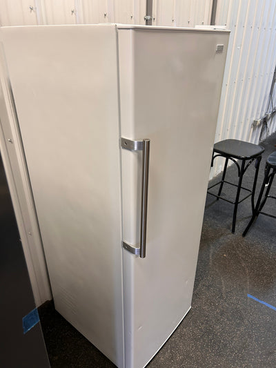 Commercial Cool CCUG108W Vertical Convertible Freezer or Refrigerator!  -Brand new out of the box, but does have two small indents on the door from shipping, photos shown