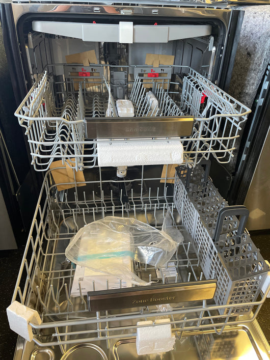 Samsung Whisper Quiet 39 dB Dishwasher with Linear Wash Technology (Brand New Right out Of The Box - But Is lightly dented on the front from shipping, photos shown!)