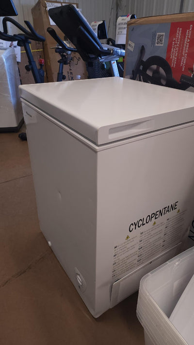 Hisense 5 Cu ft Chest Freezer, White! (NEW - SCRATCH/DENT)