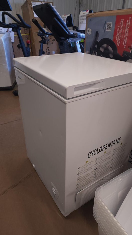 Hisense 5 Cu ft Chest Freezer, White! (NEW - SCRATCH/DENT)