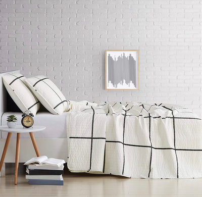 Truly Soft Everyday Kurt Black and White Stripe Quilt, Full/Queen, Windowpane- NEW IN BAG!!!