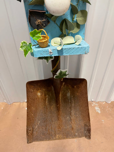 HANDCRAFTED BIRDHOUSE SHOVEL