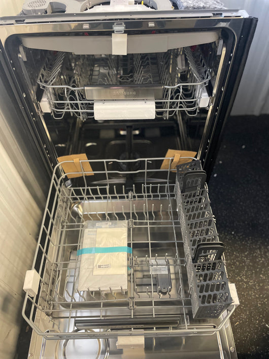 Samsung 39dBA Top Control Dishwasher with Stainless Steel Tub (new)