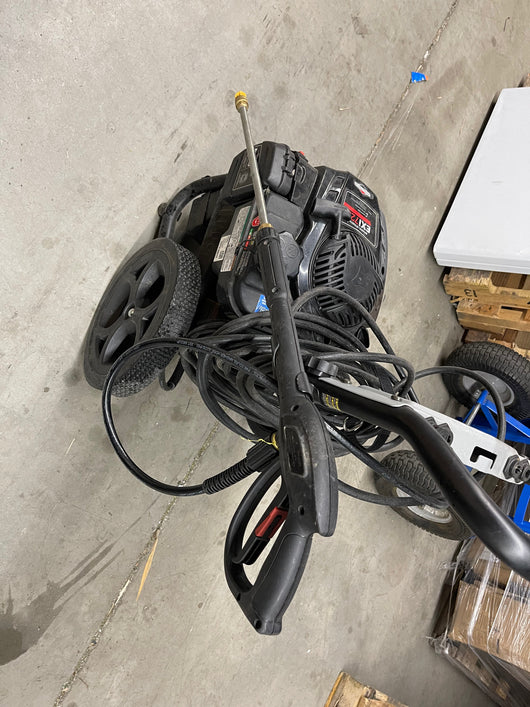 Simpson Megashot 61048R 2800 PSI at 2.3 GPM Axial Cam Pump Cold Water Gas Pressure Washer with Briggs and Stratton Engine,- used - works great !