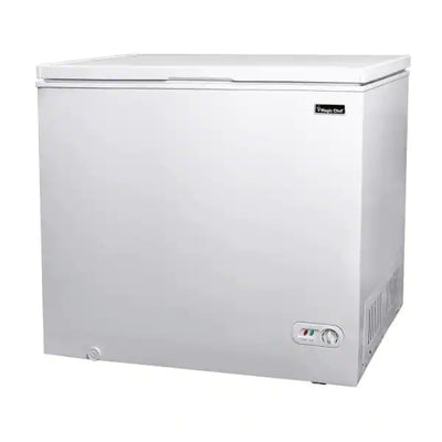 Best Seller Magic Chef 7.0 cu. ft. Chest Freezer in White**New,dented from shipping**