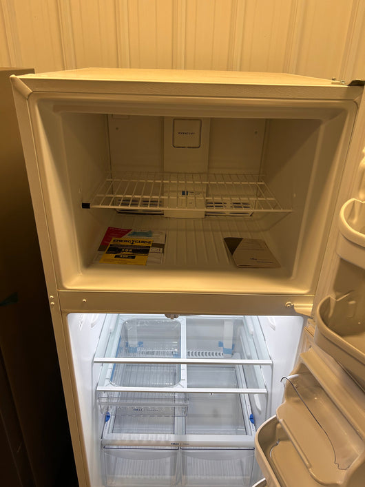Frigidaire 20.5-cu ft Top-Freezer Refrigerator (White)!  -Brand new out of the box
