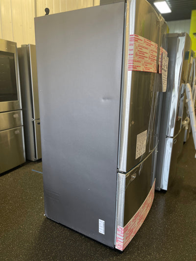 Samsung 28 cu. ft. Large Capacity 3-Door French Door Refrigerator (brand new still in plastic. Minor dent on the side- photos shown)