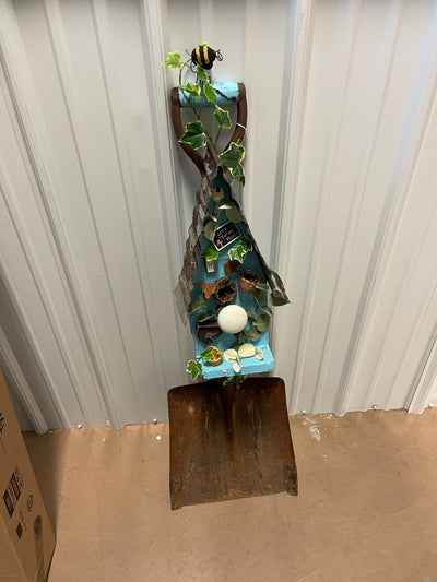 HANDCRAFTED BIRDHOUSE SHOVEL