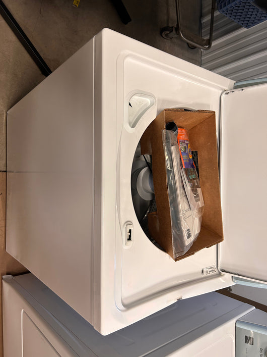 Kenmore 28" Top-Load Washer with Triple Action Agitator and 4.2 Cubic Ft. Total Capacity, White!  -Brand new never used (Dented from shipping, photos shown - Was tested in spin and works perfectly)