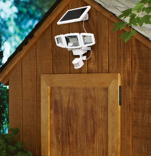 Westinghouse LED 2000 Lumen Solar Security Light with Triple Head- NEW IN BOX!!!