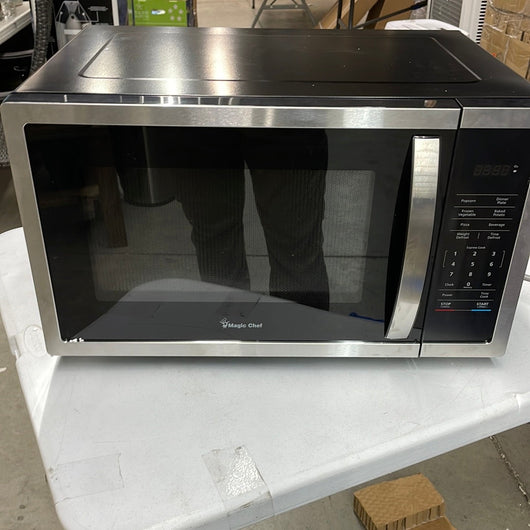 Magic Chef 1.6 cu. ft. Countertop Microwave in Stainless steel with Gray inside!! NEW OUT OF THE BOX, loose feet, TESTED WORKS GREAT!!