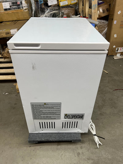 Magic Chef 5.0 cu. ft. Chest Freezer in White!! NEW OUT OF BOX, SCRATCHED AND DENTED FROM SHIPPING(PHOTOS SHOWN)!!