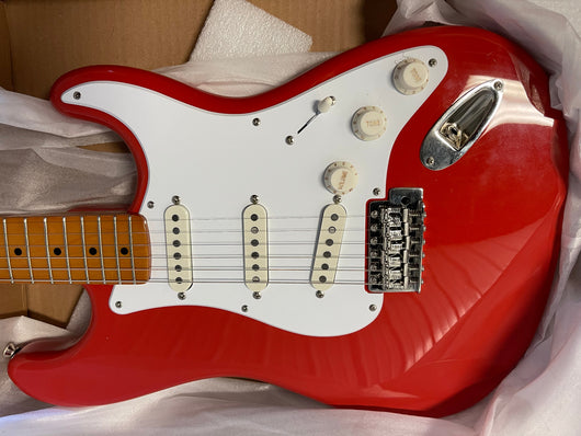 Squier by Fender Stratocaster Beginner Guitar Pack, Laurel Fingerboard, Orange  Sunburst, with Gig Bag, Amp, Strap, Cable, Picks, and Online Lessons- new in box