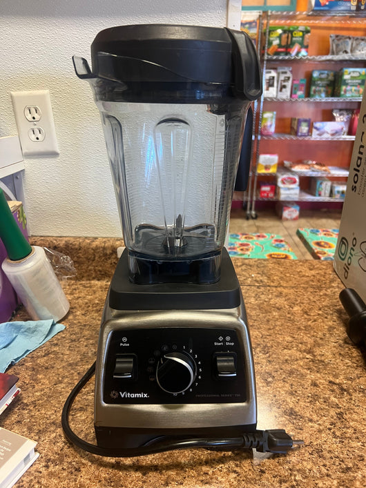 Vitamix Professional Series 750- Lightly Used, Like New!