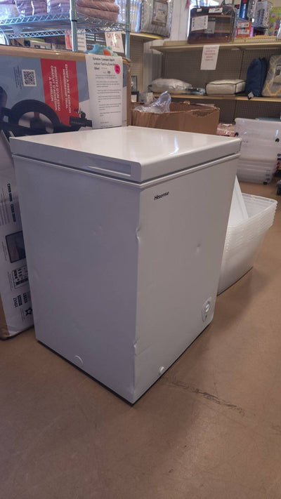 Hisense 5 Cu ft Chest Freezer, White! (NEW - SCRATCH/DENT)