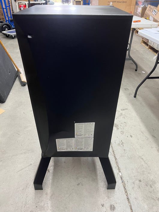 Masterbuilt Analog Electric Smoker, Black!! NEW AND ASSEMBLED, DENTED FROM SHIPPING BUT WILL STILL WORK FINE(PHOTOS SHOWN)!!