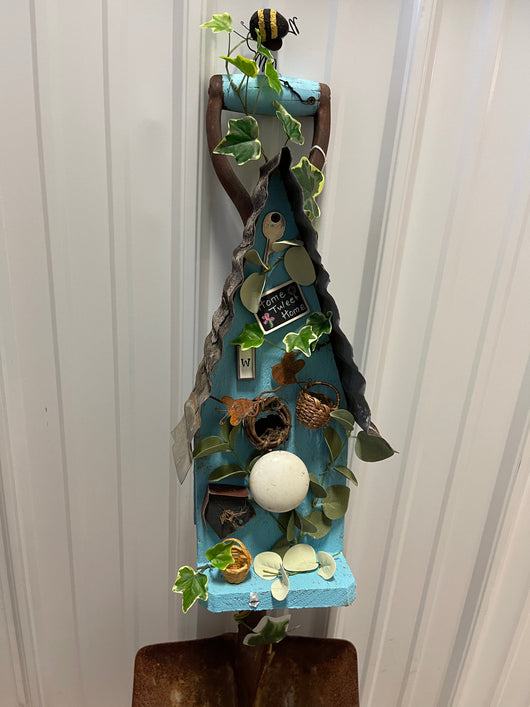HANDCRAFTED BIRDHOUSE SHOVEL