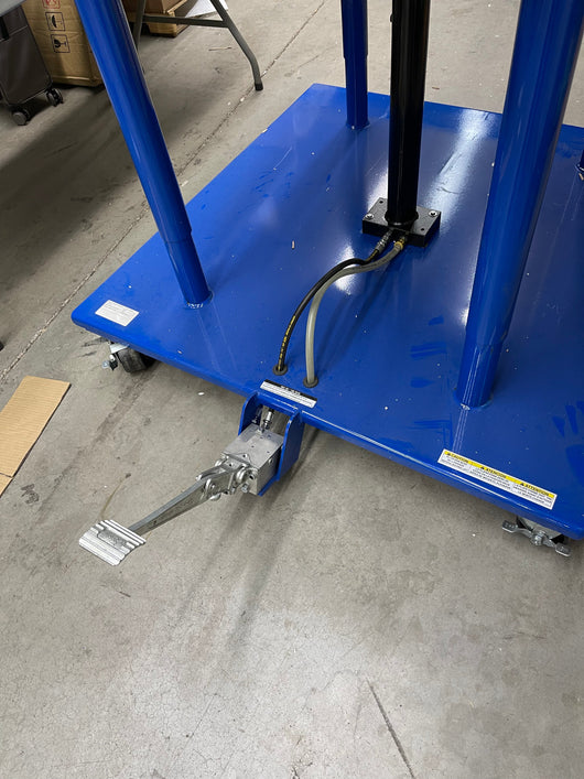 Vestil Manufacturing 48x48 Hydraulic Post Table 3000 pound capacity- brand new