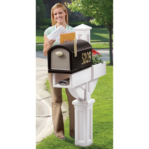 Step2 Hudson Mailbox with Plastic Planter, Post and Mailbox**New in Box**
