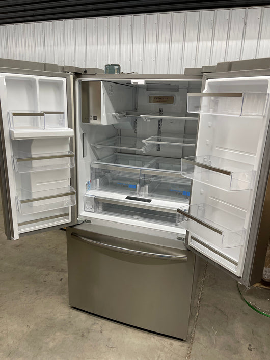 Frigidaire  Gallery 27.8-cu ft French Door Refrigerator with Dual Ice Maker (Smudge-proof Stainless Steel) ENERGY STAR/ new / scratch and dent unit -