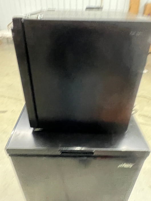 Hisense 1.6 Cu. ft. Single Door Mini Fridge, Black- Lightly Used, Very Clean and WORKS GREAT!!!