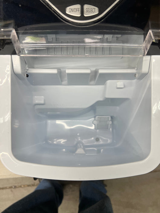 Frigidaire Counter Top Maker, Produces 26 pounds Ice per Day, Stainless Steel, Stainless!! USED, TESTED WORKS GREAT!!