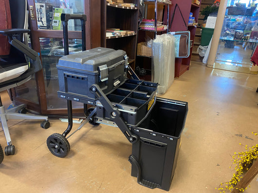 Stanley 22in 4-in-1 Cantilever Mobile Tool Box!! NEW BUT ONE SIDE ARM WAS CRACKED, STILL WORKS NO PROBLEM(PHOTOS SHOWN)!!