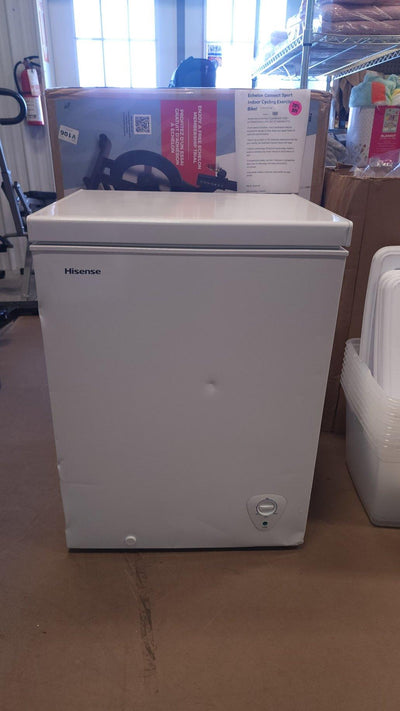 Hisense 5 Cu ft Chest Freezer, White! (NEW - SCRATCH/DENT)