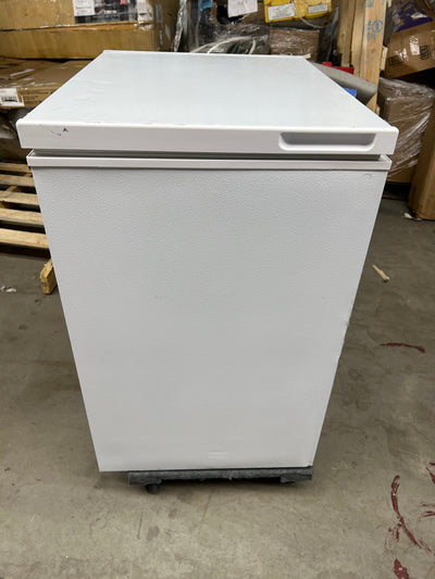 Magic Chef 5.0 cu. ft. Chest Freezer in White!! NEW OUT OF BOX, SCRATCHED AND DENTED FROM SHIPPING(PHOTOS SHOWN)!!