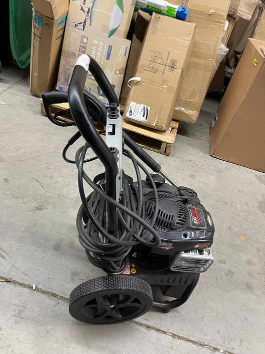 Simpson Megashot 61048R 2800 PSI at 2.3 GPM Axial Cam Pump Cold Water Gas Pressure Washer with Briggs and Stratton Engine,- used - works great !
