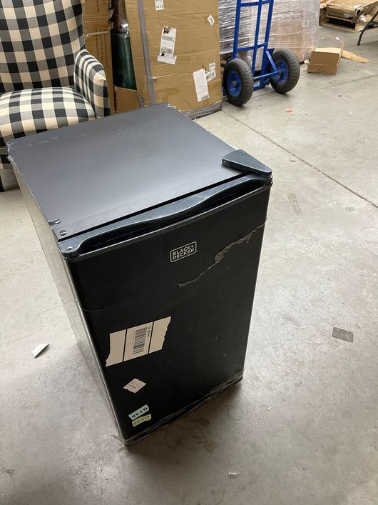 BLACK+DECKER BCRK32B Compact Refrigerator Energy Star Single Door Mini Fridge with Freezer, 3.2 Cubic Feet, Black- new- scratch and dent