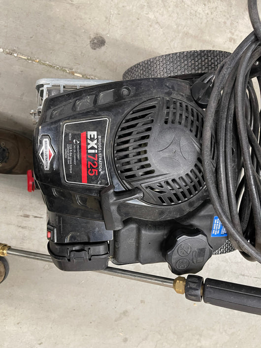 Simpson Megashot 61048R 2800 PSI at 2.3 GPM Axial Cam Pump Cold Water Gas Pressure Washer with Briggs and Stratton Engine,- used - works great !