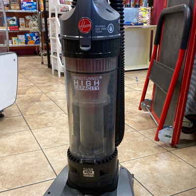Hoover WindTunnel High Performance Pet Bagless Upright Vacuum- Used- tested and works great!