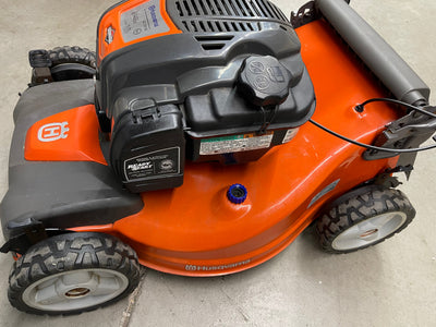 Husqvarna LC 221A ALL WHEEL DRIVE MOWER with Briggs 675EXI engine - used - great condition !